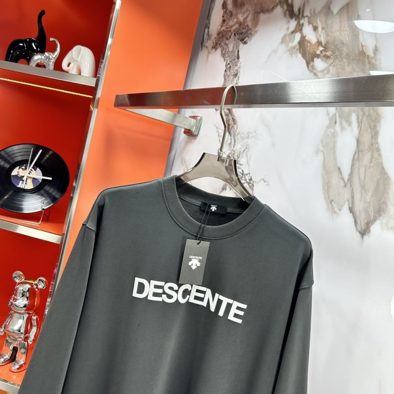 Descente Hoodies